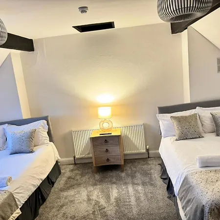 Shm Stays Solihull Hs2 Nec Airport Nr M6 M40 M42 Great For Long & Short Stays 15 Min Walk To Train Station 5 Min Drive To Town Centre Outside Bus Stops & Supermarket Free Parking Exterior photo