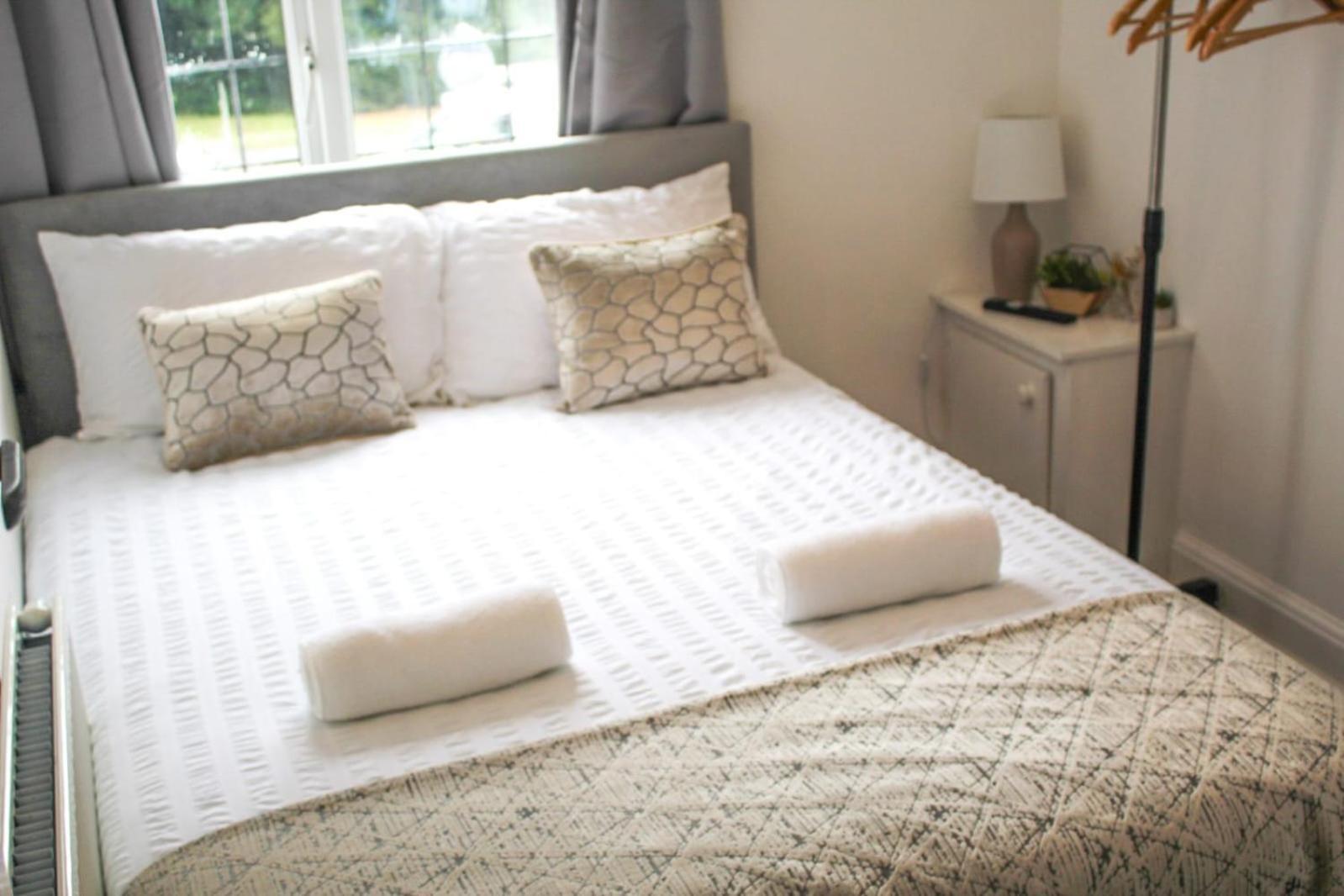 Shm Hs2 Nec Airport Nr M6 M40 M42 Great For Long & Short 15 Min Walk To Train Station 5 Min Drive To Town Centre Outside Bus Stops & Supermarket Free Parking * Солихалл